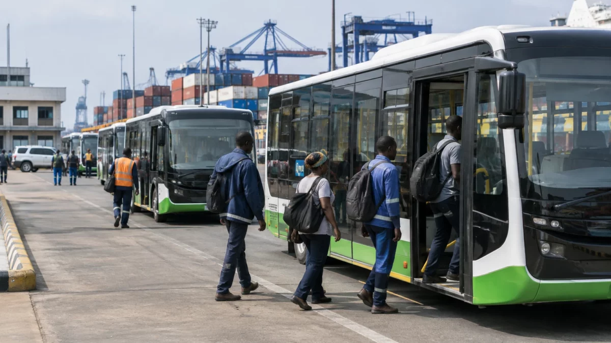 Au port d’Abidjan, trois bus électriques mettent à l’épreuve la promesse d’une logistique plus sobre en Côte d’Ivoire
