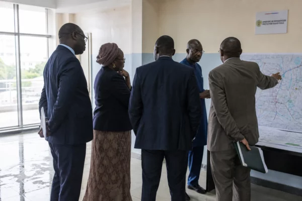 À Dakar, l’État active un plan d’urgence alors que les pluies aggravent les blocages et exposent les habitants