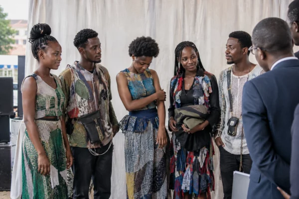 À Kamenge, les jeunes créateurs burundais font du déchet une ressource, mais la mode circulaire reste à structurer