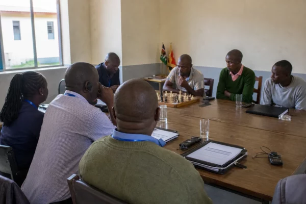 Au Kenya, les échecs changent le quotidien carcéral et préparent les détenus à leur retour dans la société