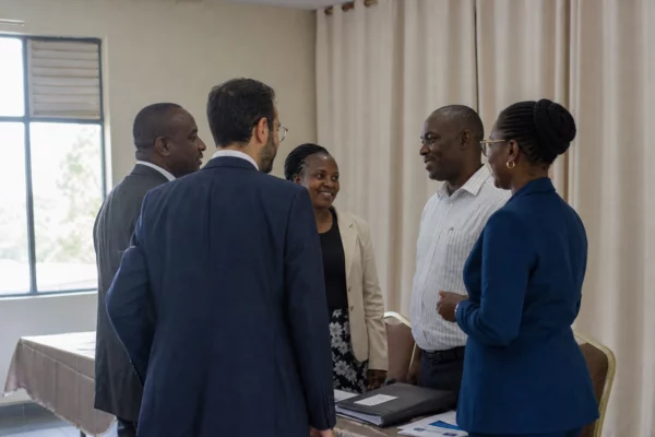 Paix au Rwanda : la marche de Saddam Alaya ouvre un dialogue éducatif sur une route de 23 000 kilomètres