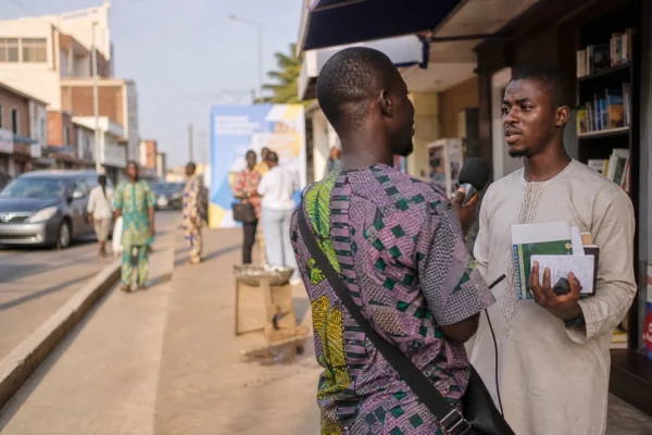 Au Bénin, Stephens Akplogan transforme la biographie en outil de transmission et de débat intellectuel africain