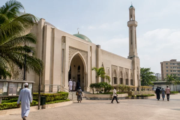 Après l’exil, l’inhumation à Abidjan place l’UFR de Sidya Touré devant le défi de la succession politique en Guinée