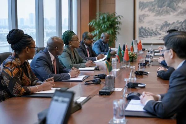 Minerais, investissements et emplois : le Botswana cherche des retombées concrètes de son rapprochement avec la Chine