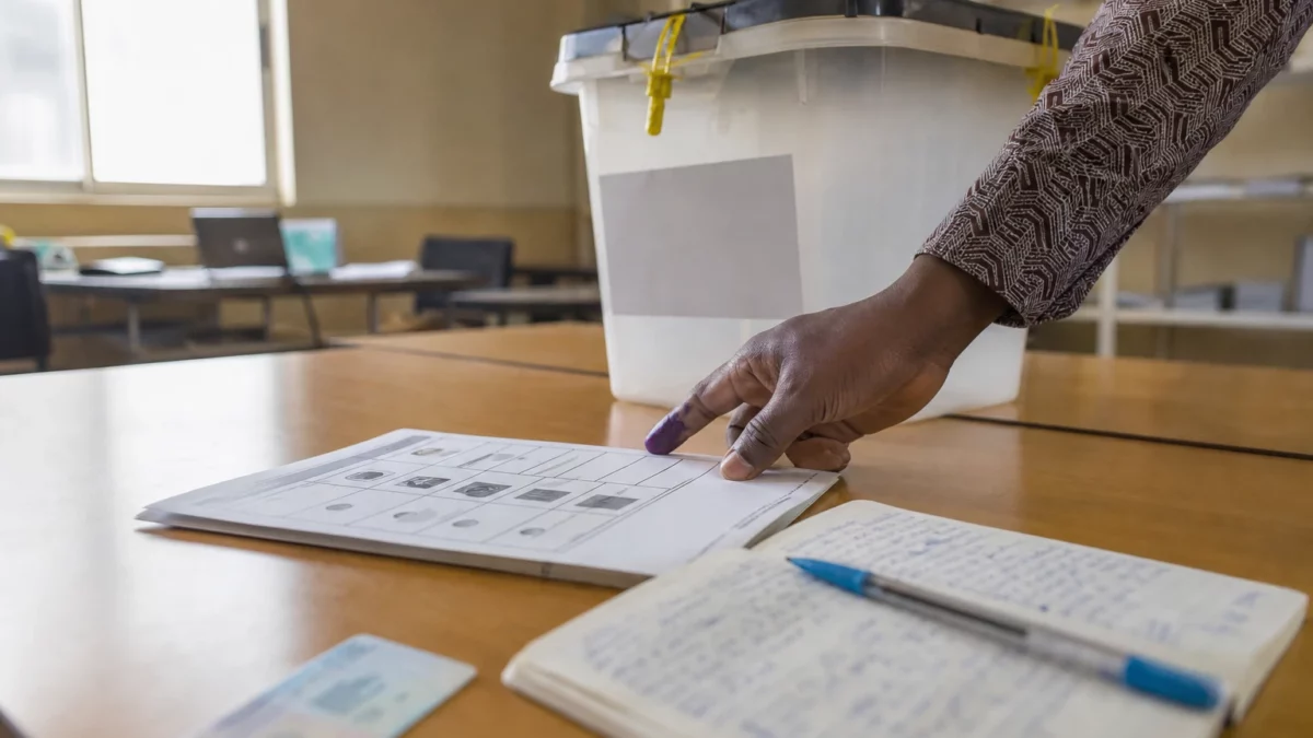 Pensées décoloniales : comment l’Afrique reprend la main sur ses savoirs face aux héritages de la domination coloniale