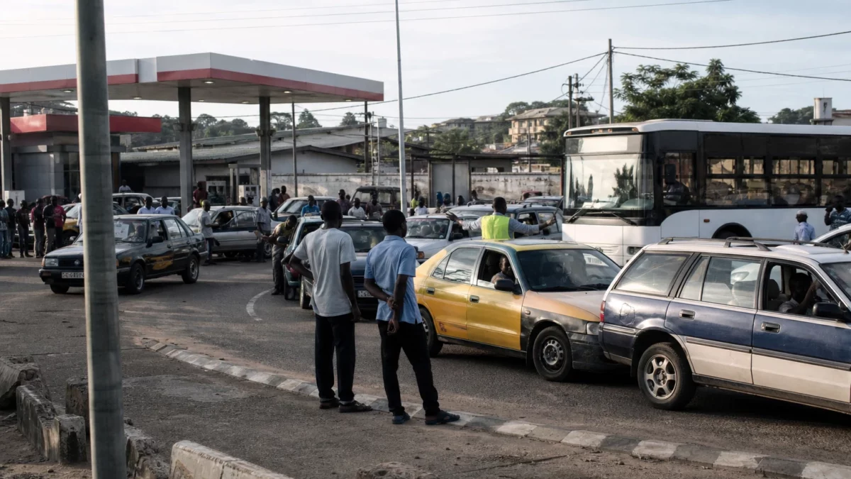 Au Gabon, l’arrivée d’un navire soulage les stations, mais révèle les failles persistantes de la chaîne du gasoil