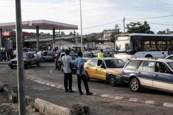Au Gabon, l’arrivée d’un navire soulage les stations, mais révèle les failles persistantes de la chaîne du gasoil