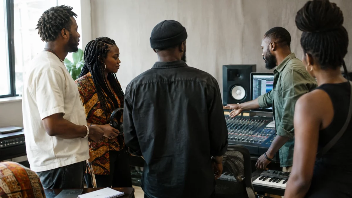En Côte d’Ivoire, Coast to Coast mise sur la transmission pour faire durer le rap au-delà des hits