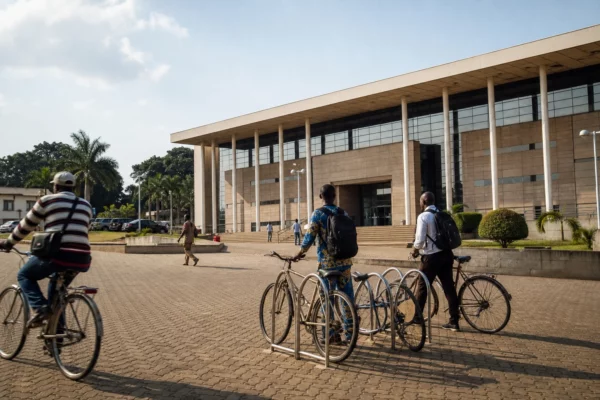 Vélo en Afrique : pourquoi la sécurité routière freine une mobilité utile, abordable et bonne pour la santé